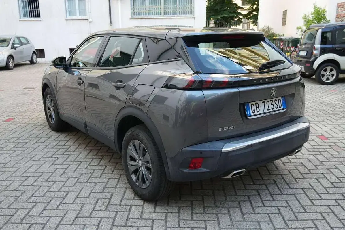 Usata Peugeot 2008 Active 131 CV (96 kW) 2020 Grigio SUV