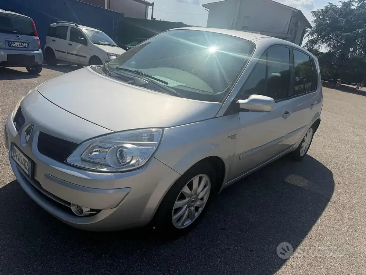 Usata Renault Grand Scénic II 131 CV (96 kW) 2009 Grigio Monovolume