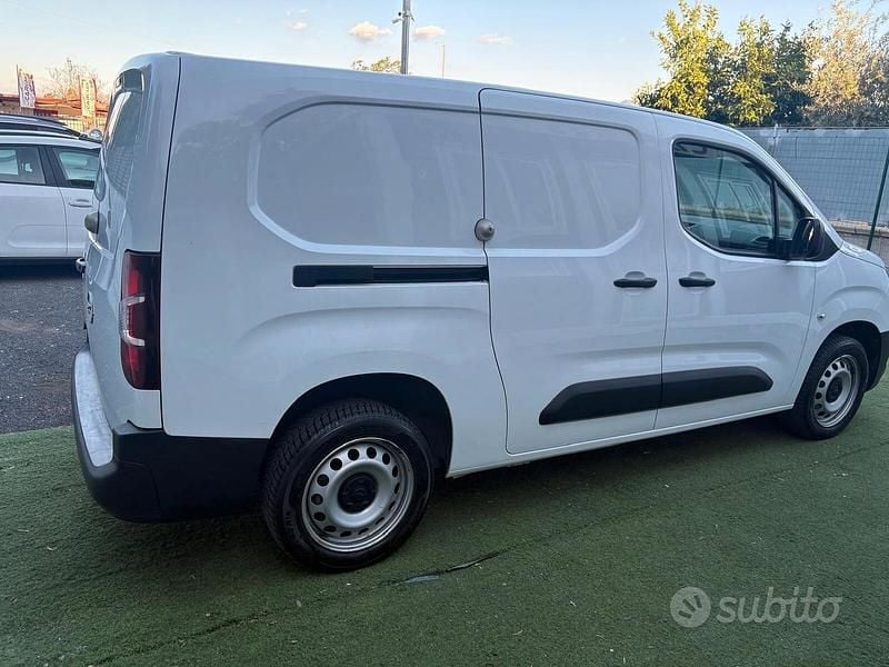Occasion Opel Combo 101 ch (74 kW) 2022 Blanc Monospace