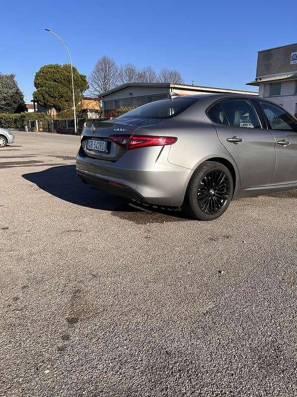 Usata Alfa Romeo Giulia Sprint 160 CV (117 kW) 2020 Grigio Berlina