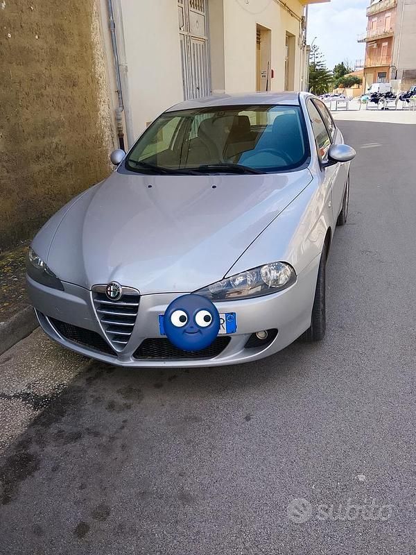 Usata Alfa Romeo 147 115 CV (84 kW) 2005 Grigio Utilitaria