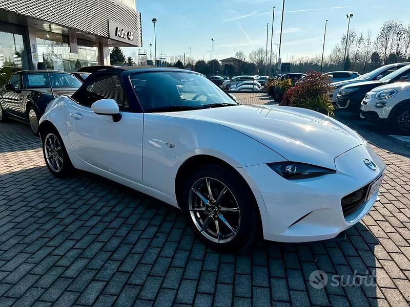 Usata Mazda MX5 Exclusive-Line 132 CV (97 kW) 2025 Bianco Cabrio