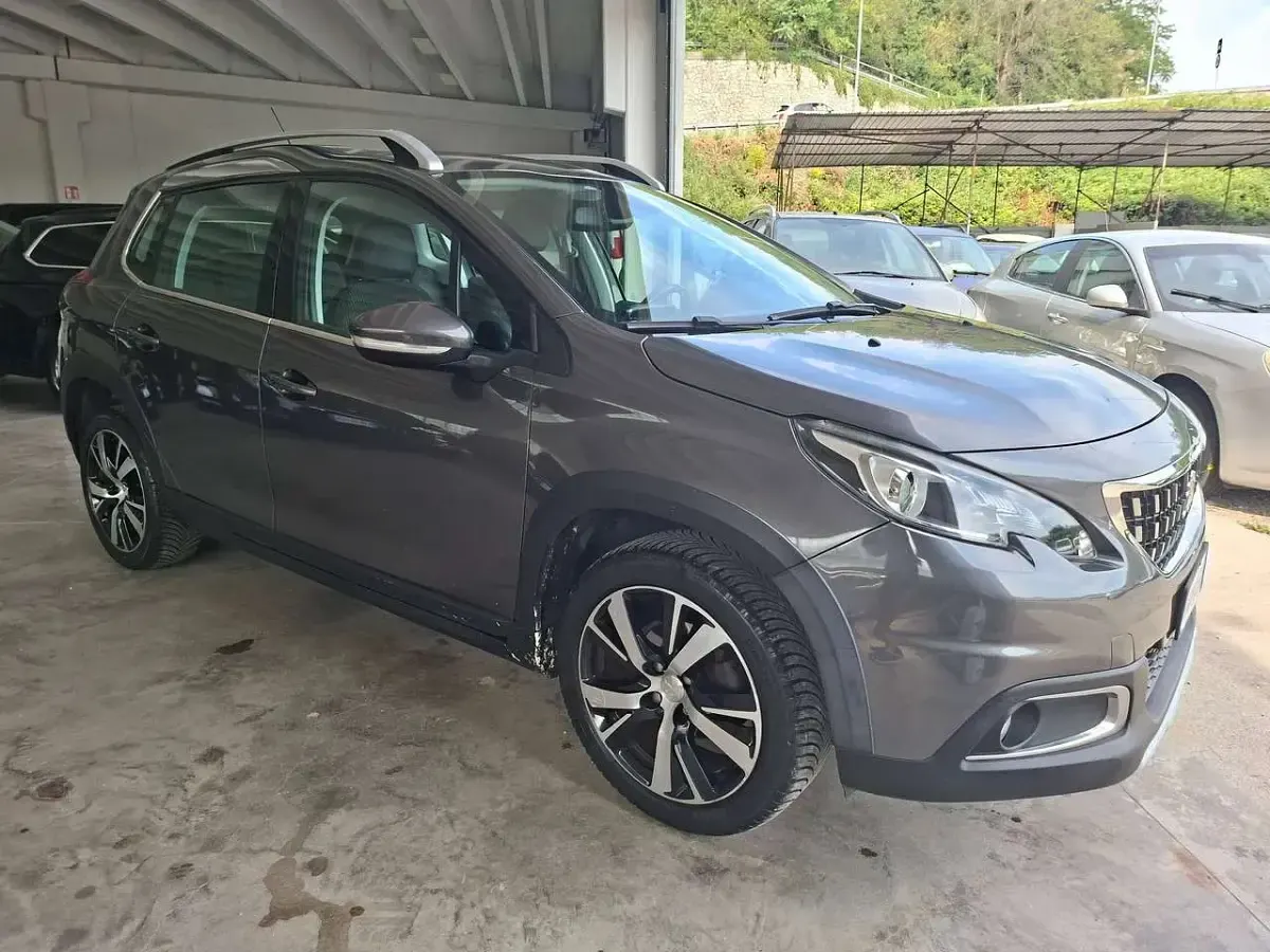 Usata Peugeot 2008 102 CV (75 kW) 2019 Grigio SUV