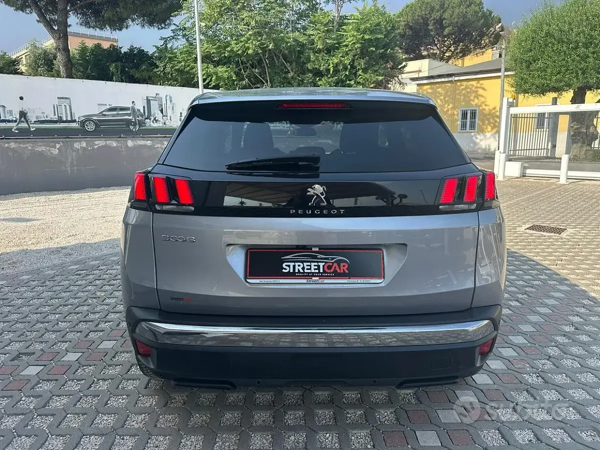 Usata Peugeot 3008 Allure 131 CV (96 kW) 2023 Grigio SUV