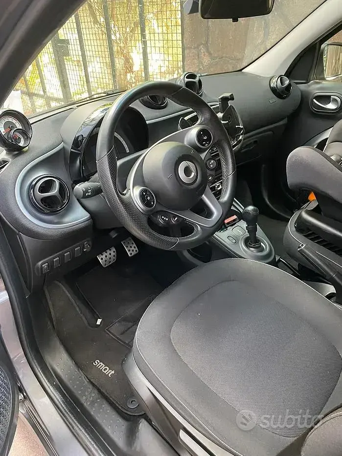 Usata Smart ForFour 90 CV (66 kW) 2018 Grigio Utilitaria
