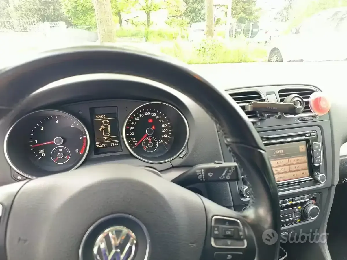 Usata VW Golf VI 105 CV (77 kW) 2010 Bianco Utilitaria