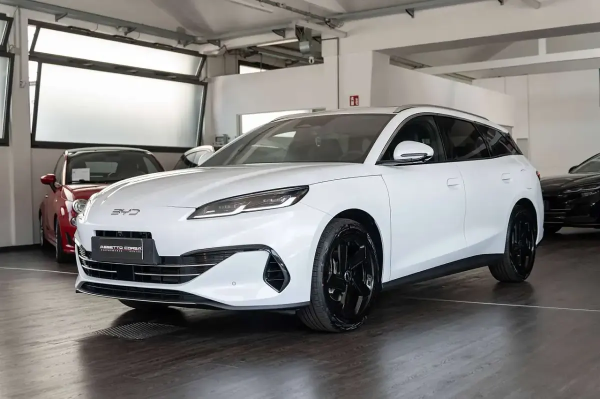 Nuova BYD Seal 212 CV (155 kW) 2026 Polar white Station wagon