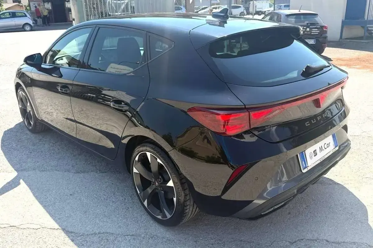 Usata Cupra Leon 150 CV (110 kW) 2025 Midnight schwarz metallic Berlina