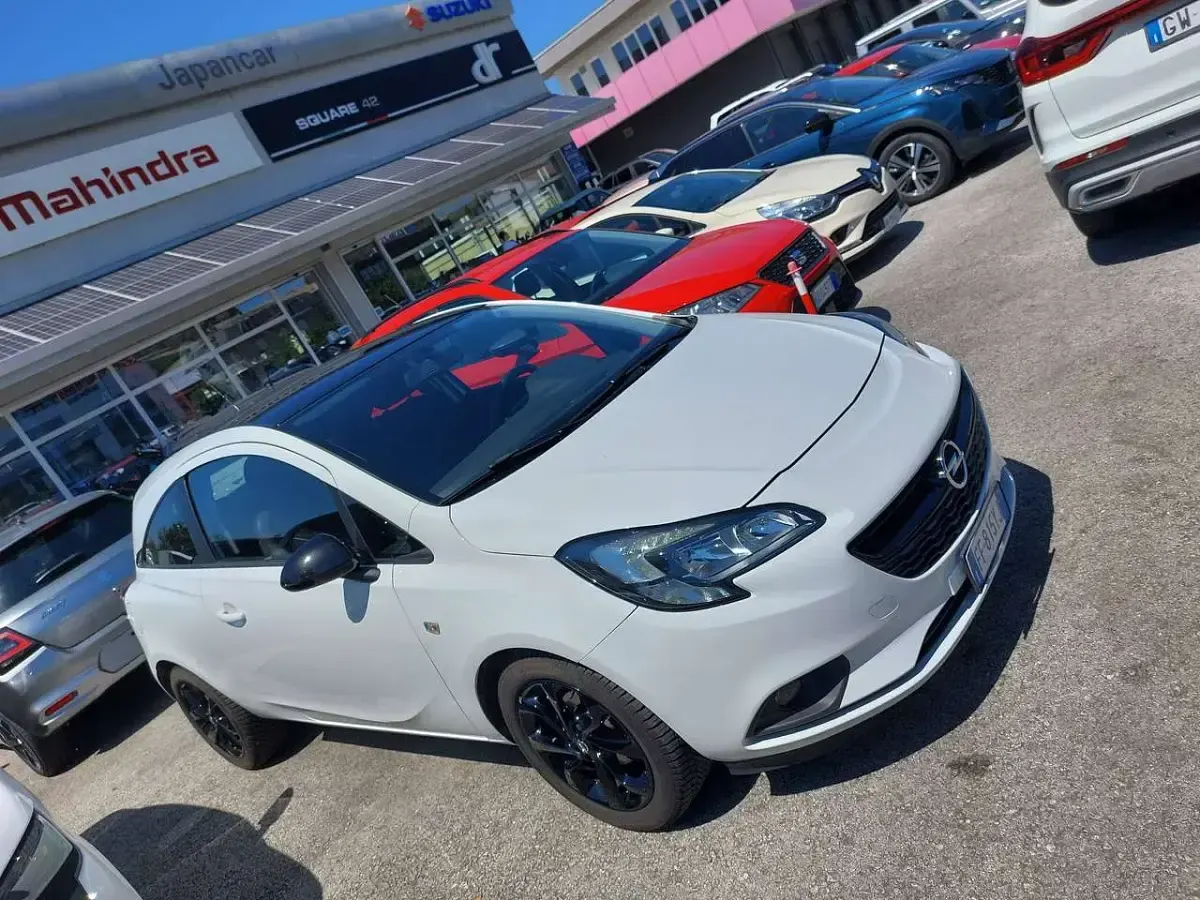 Usata Opel Corsa 69 CV (50 kW) 2017 Bianco tetto nero Utilitaria