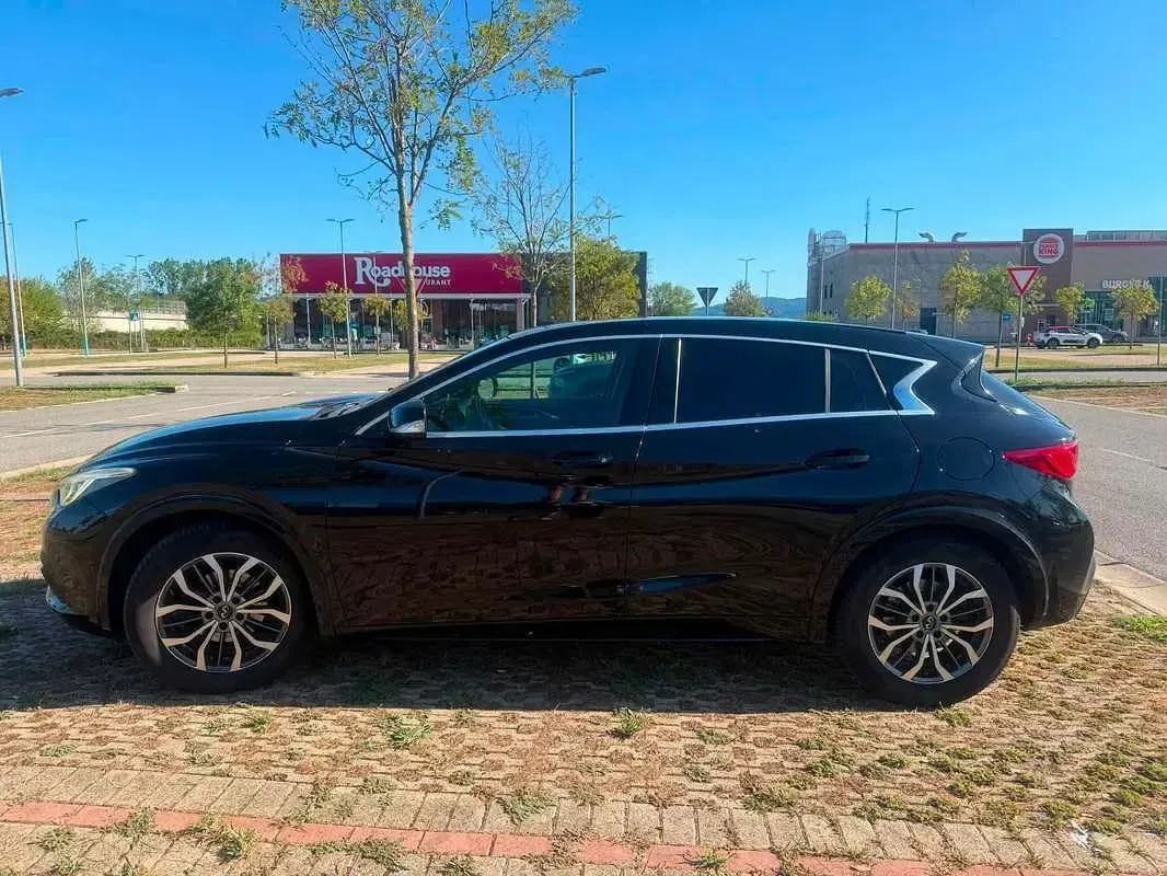 Usata Infiniti Q30 Business 109 CV (80 kW) 2018 Nero Berlina