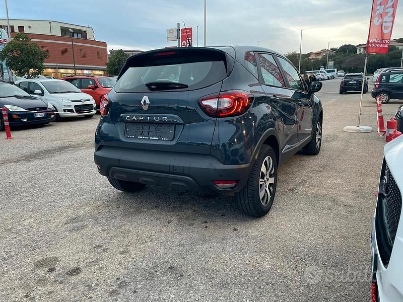 Usata Renault Captur Zen 90 CV (66 kW) 2018 Grigio SUV
