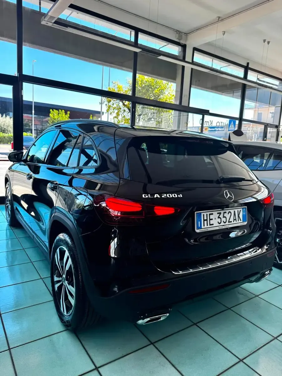 Nuova Mercedes GLA200 Business 149 CV (109 kW) 2026 Nero SUV
