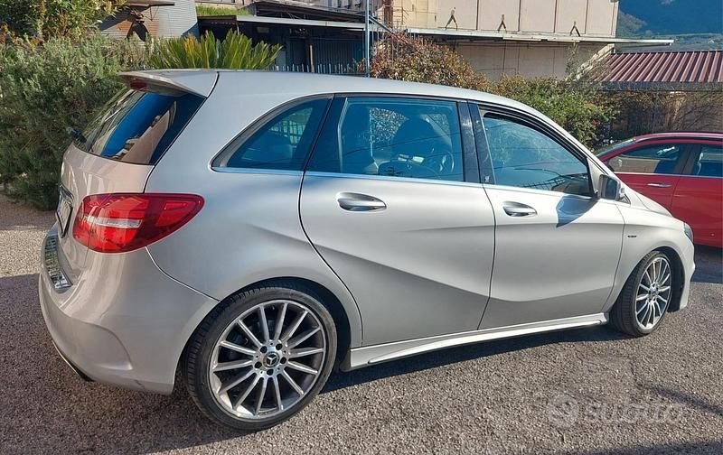 Usata Mercedes B200 Edition 136 CV (100 kW) 2019 Grigio Utilitaria
