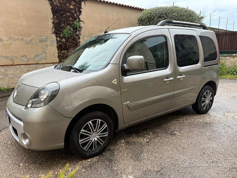 Usata Renault Kangoo 90 CV (66 kW) 2011 Grigio Monovolume