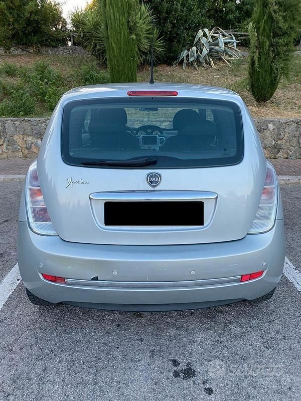 Usata Lancia Ypsilon 69 CV (50 kW) 2011 Grigio Utilitaria