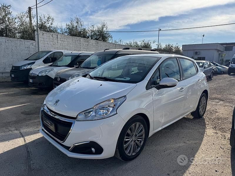 Usata Peugeot 208 Allure 102 CV (75 kW) 2020 Bianco Utilitaria