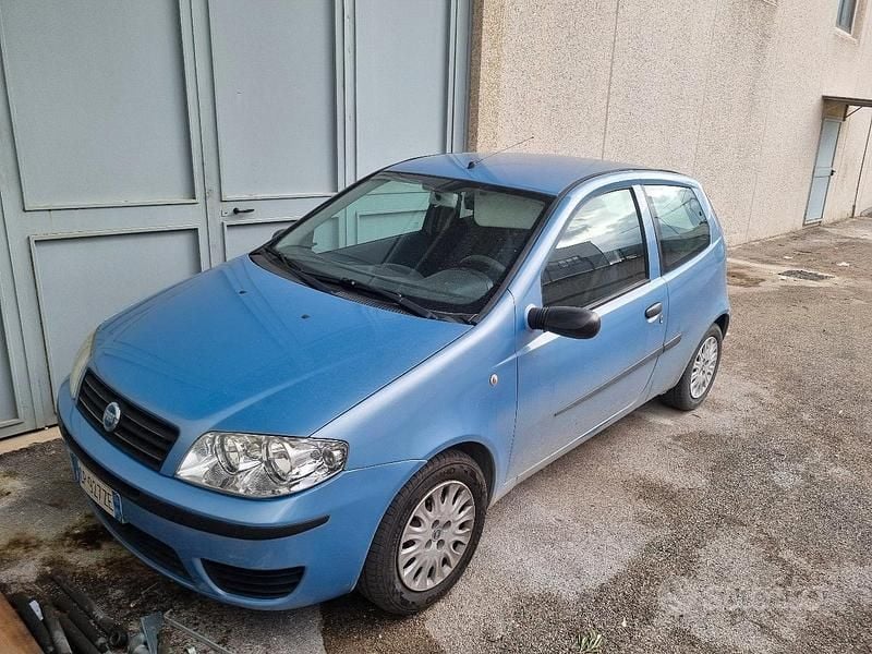 Usata Fiat Punto 75 CV (55 kW) 2003 Blu Utilitaria