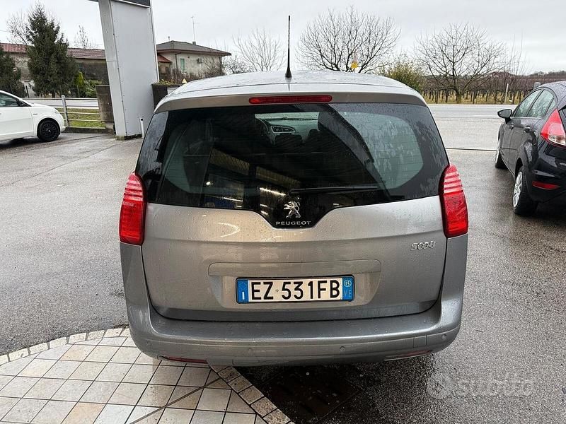 Usata Peugeot 5008 Allure 114 CV (83 kW) 2015 Grigio Monovolume