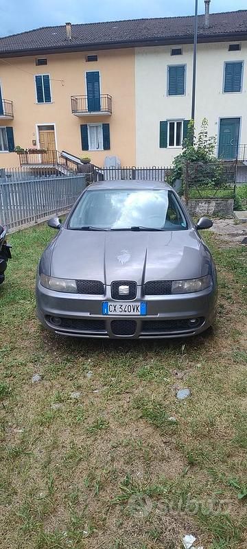 Usata Seat Leon Sport 130 CV (95 kW) 2005 Grigio Utilitaria