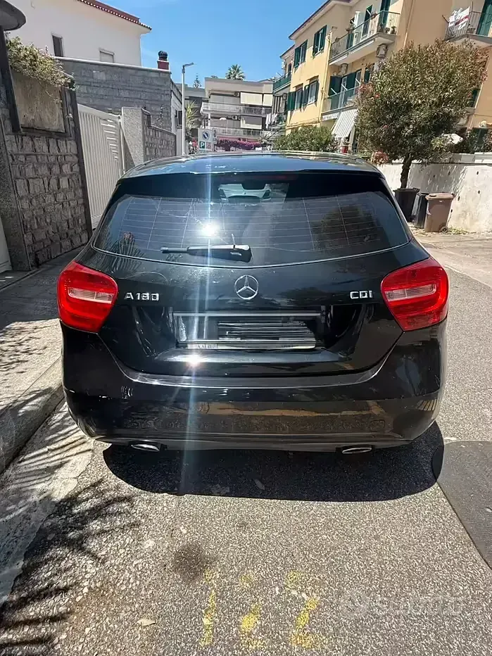 Usata Mercedes A180 109 CV (80 kW) 2013 Nero Berlina