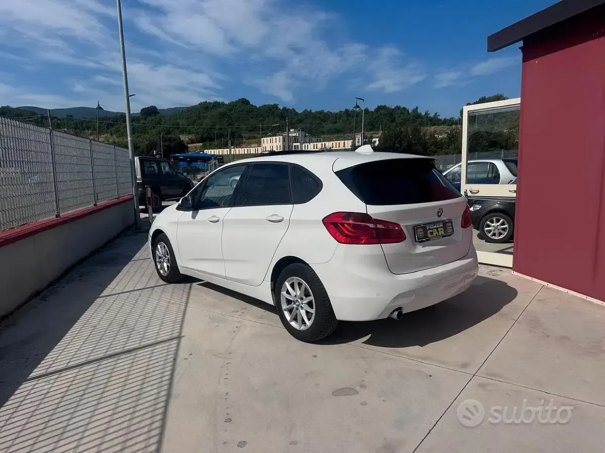 Usata BMW 216 Active Tourer Advantage 116 CV (85 kW) 2016 Bianco Monovolume