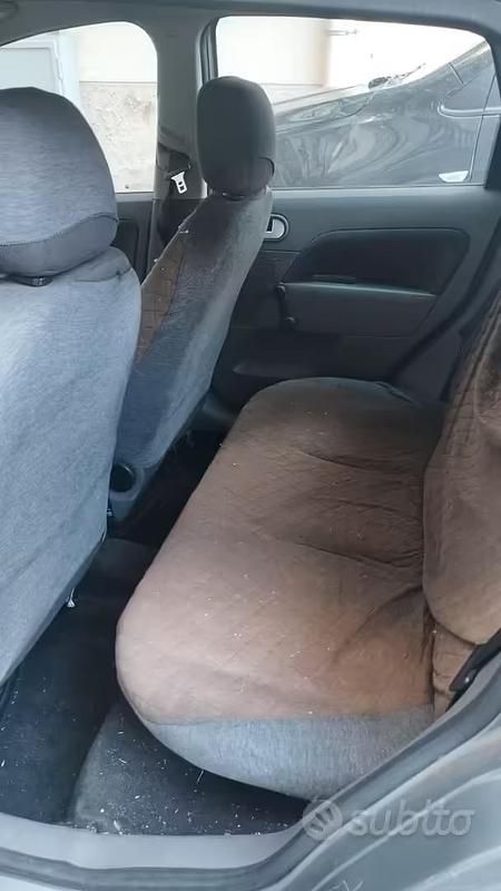 Usata Ford Fiesta 80 CV (58 kW) 2002 Grigio Utilitaria