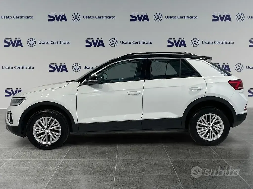 Usata VW T-Roc Life 110 CV (80 kW) 2023 Pure white / tetto nero pastel SUV