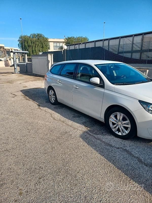 Usata Peugeot 308 SW Business-Line 120 CV (88 kW) 2017 Bianco Station wagon