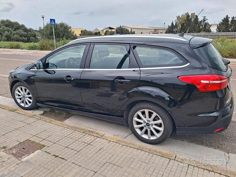 Usata Ford Focus 120 CV (88 kW) 2015 Nero Station wagon