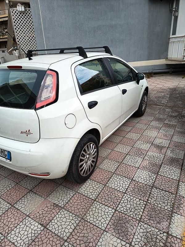 Usata Fiat Punto 77 CV (56 kW) 2014 Bianco Utilitaria
