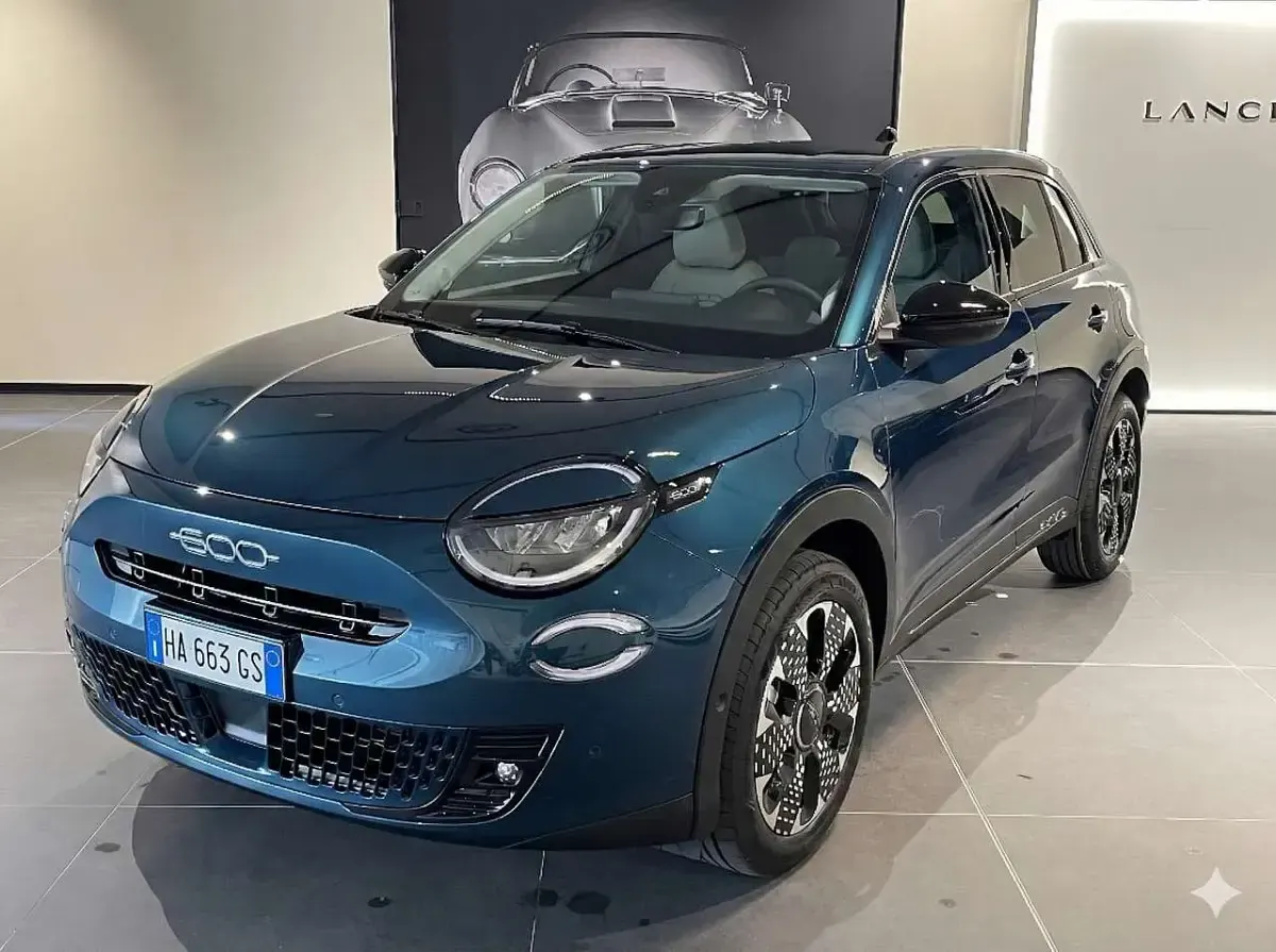 Nuova Fiat 600 99 CV (72 kW) 2026 Blu SUV