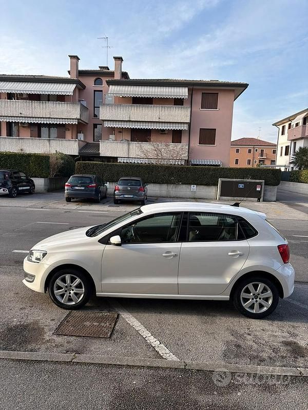 Usata VW Polo 64 CV (47 kW) 2014 Bianco Utilitaria