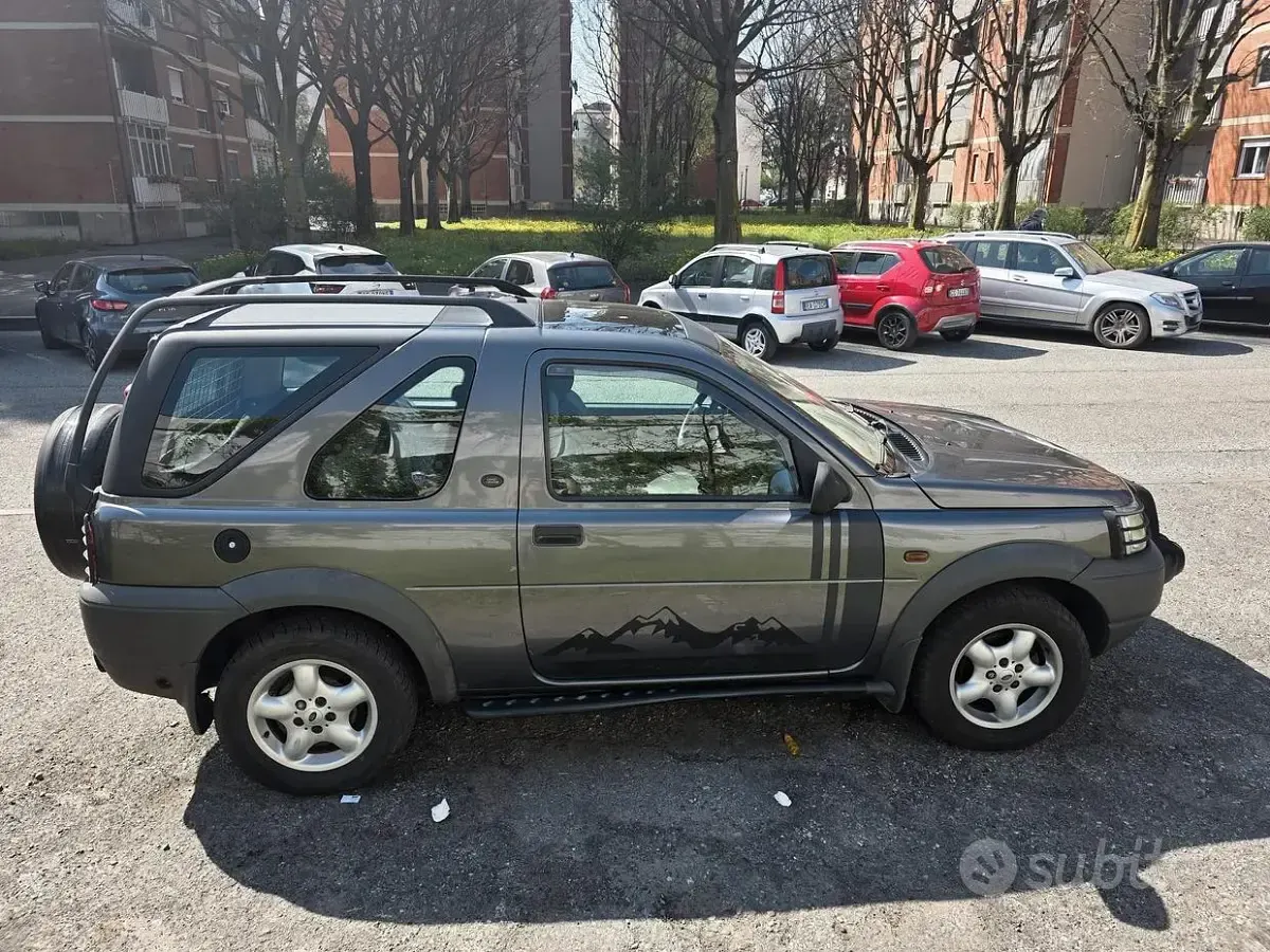 Usata Land Rover Freelander 117 CV (86 kW) 2001 Grigio SUV