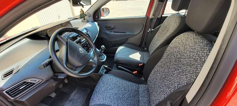 Usata Lancia Ypsilon Silver 69 CV (50 kW) 2021 Rosso Utilitaria