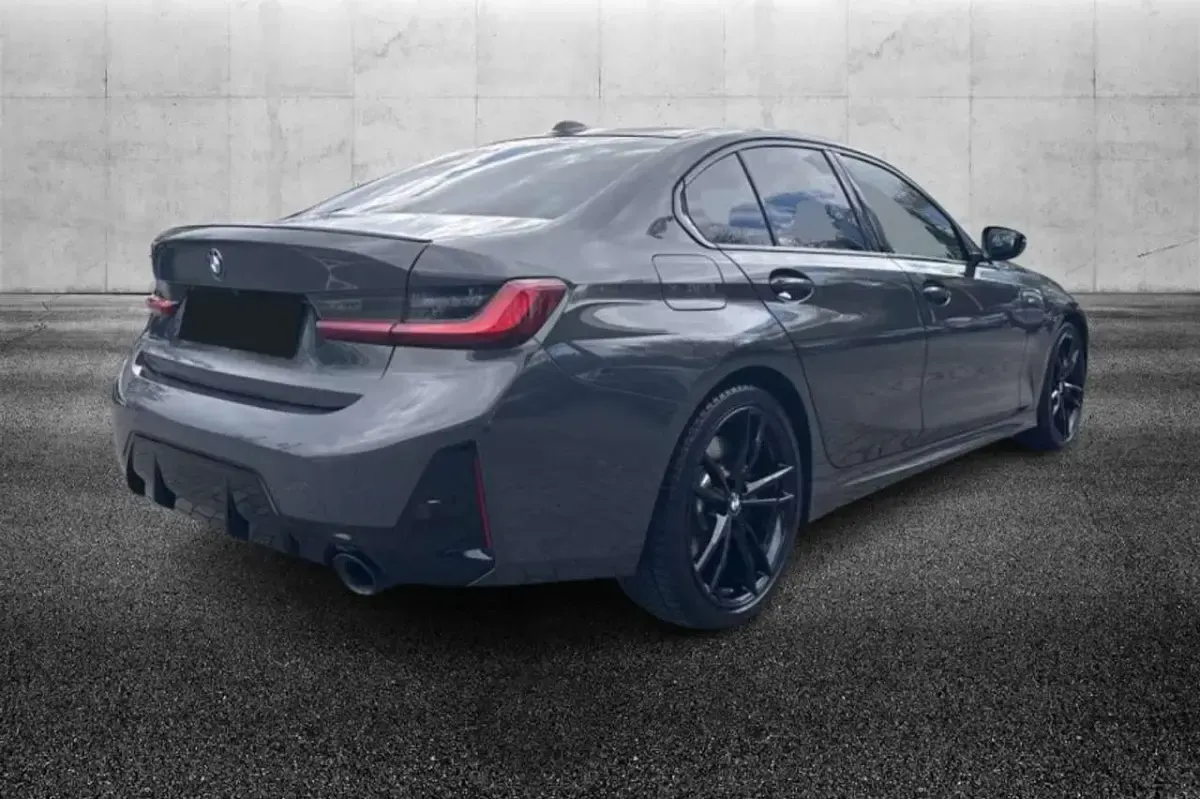 Usado BMW 330 M Sport 286 HP (210 kW) 2023 Cinzento Sedan
