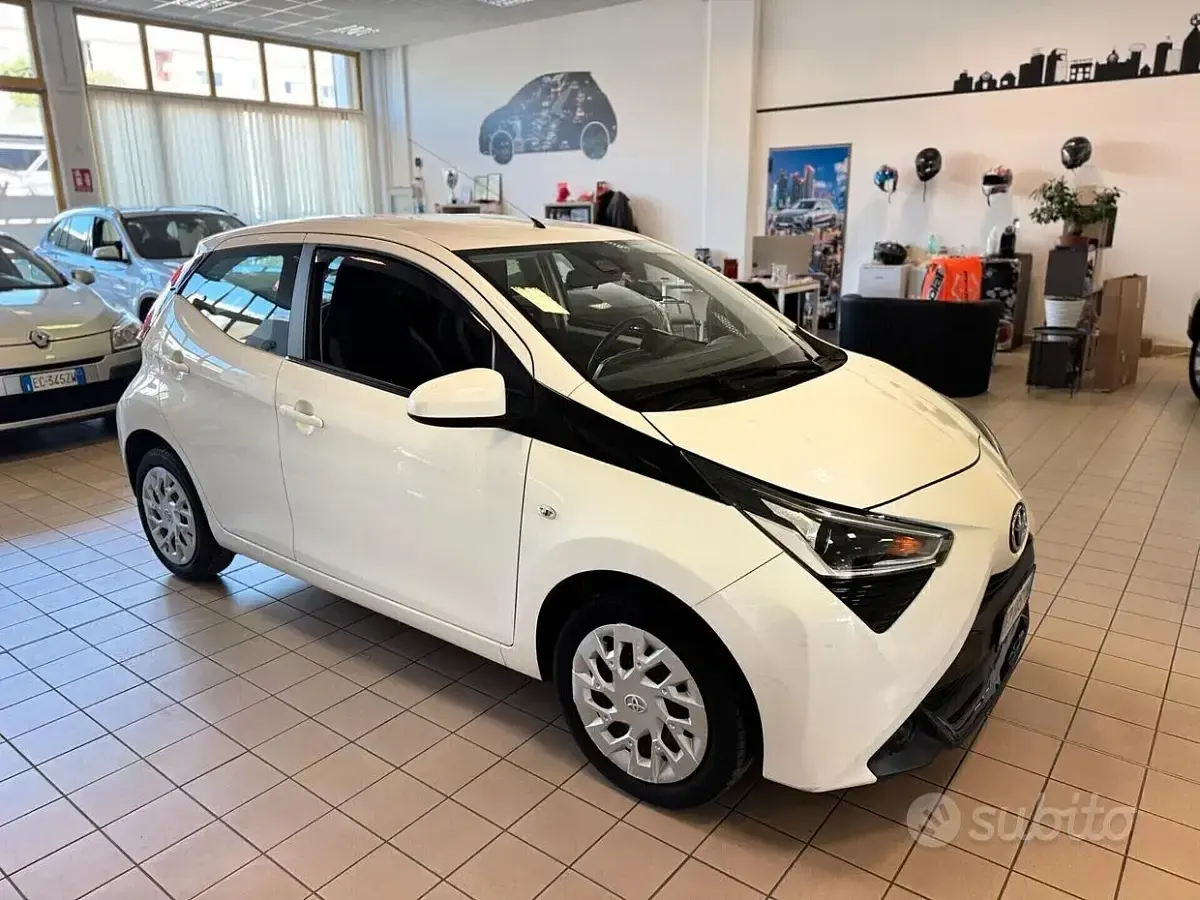 Begagnad Toyota Aygo X-cite 72 HK (52 kW) 2018 Vit Halvkombi