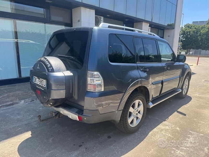 Usata Mitsubishi Pajero Instyle 170 CV (125 kW) 2008 Grigio SUV