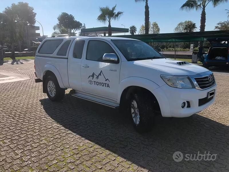 Usata Toyota HiLux 144 CV (105 kW) 2013 Bianco Pick-up