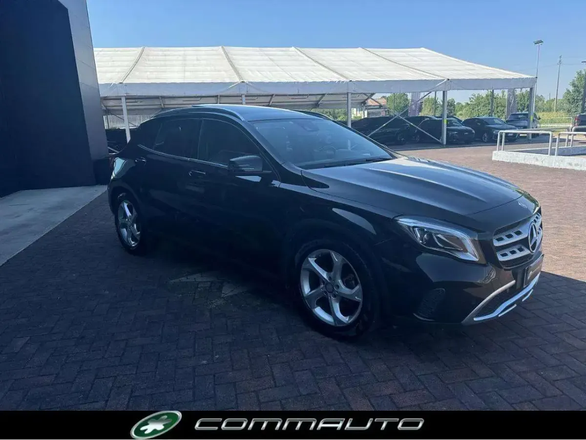 Usata Mercedes GLA200 136 CV (100 kW) 2017 Nero SUV