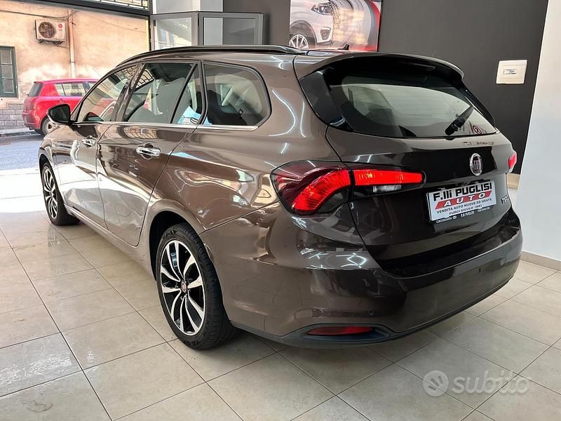 Usata Fiat Tipo Lounge 120 CV (88 kW) 2019 Marrone Station wagon