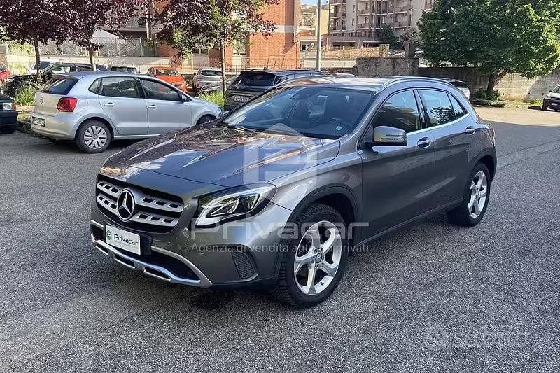 Usata Mercedes GLA180 109 CV (80 kW) 2017 Grigio SUV
