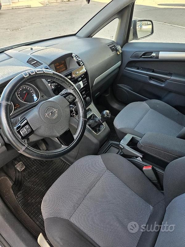 Usata Opel Zafira Edition 150 CV (110 kW) 2011 Bianco Monovolume