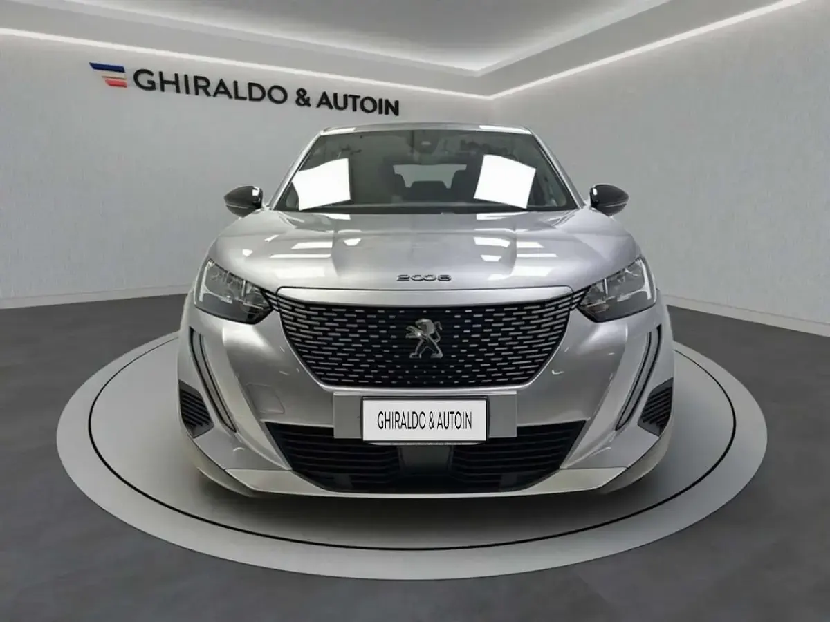 Usata Peugeot e-2008 Active 100 kW (136 CV) 2023 Grigio SUV