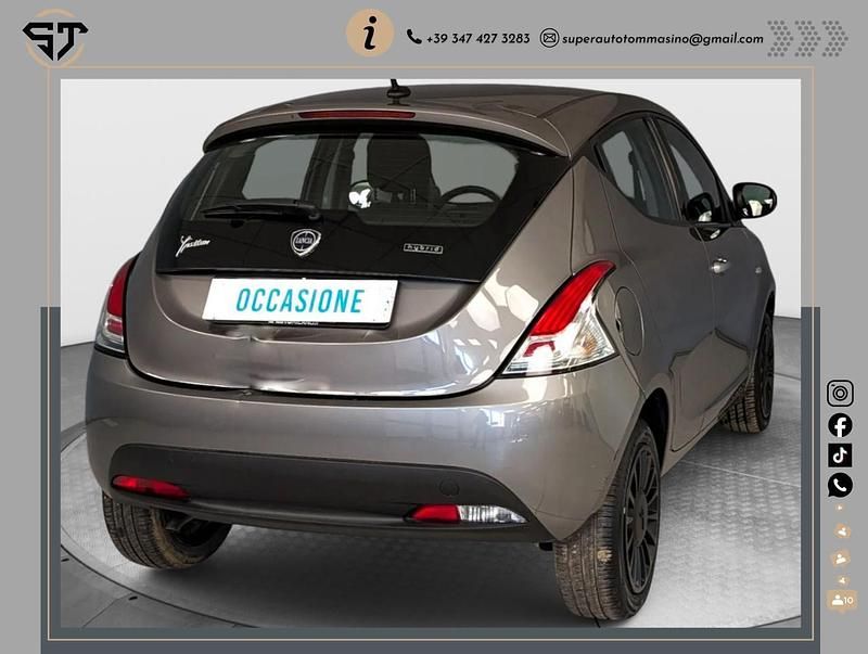 Usata Lancia Ypsilon Silver 69 CV (50 kW) 2023 Grigio Utilitaria