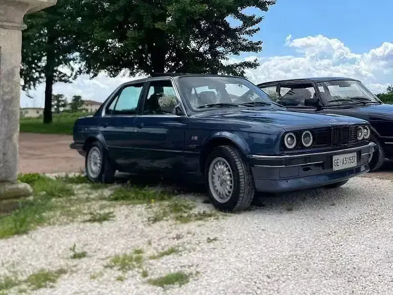 Usata BMW 318 105 CV (77 kW) 1985 Bluazzurro Berlina