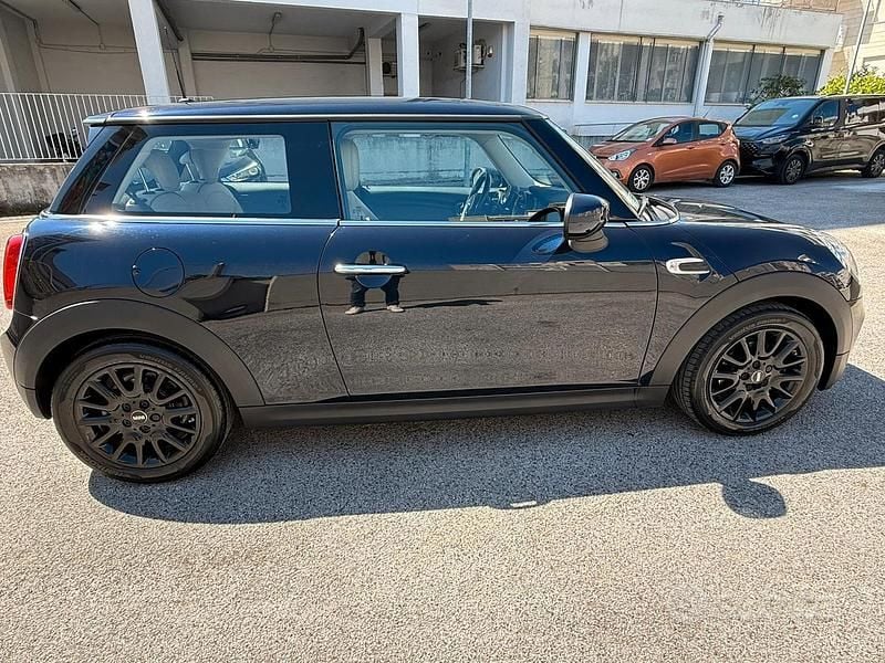 Usata Mini ONE Hype 102 CV (75 kW) 2021 Blu Utilitaria