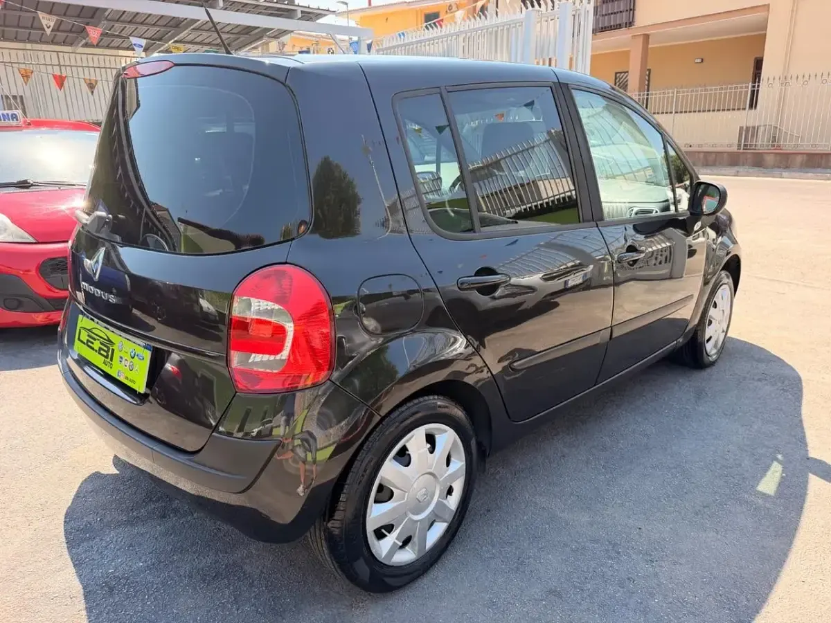 Usata Renault Modus Dynamique 75 CV (55 kW) 2010 Nero Monovolume