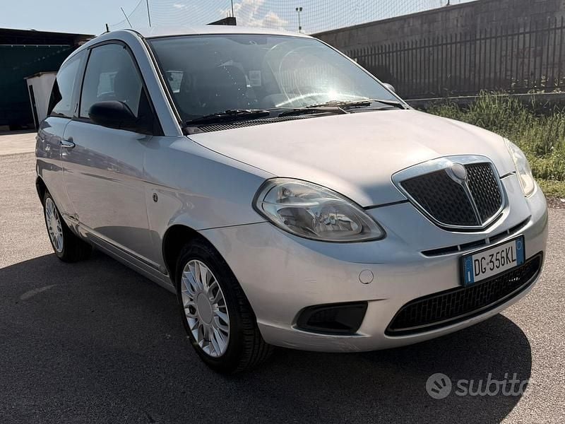 Usata Lancia Ypsilon 75 CV (55 kW) 2008 Grigio Utilitaria