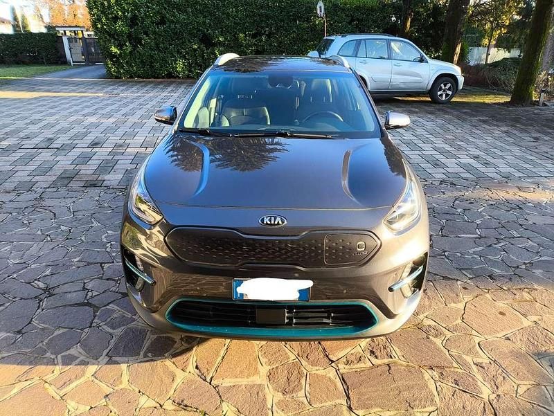 Usata Kia e-Niro 28 kW (39 CV) 2020 Grigio SUV