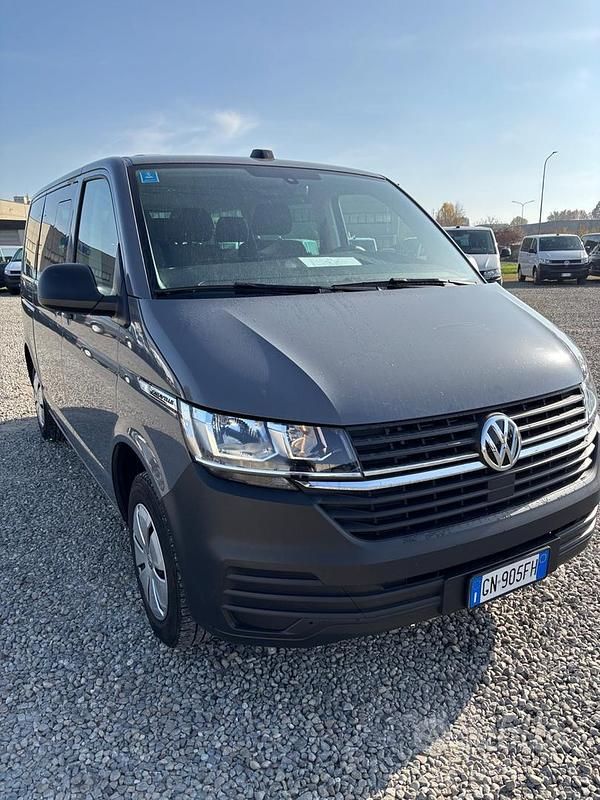 Usata VW Caravelle Trendline 110 CV (80 kW) 2023 Giallo Monovolume